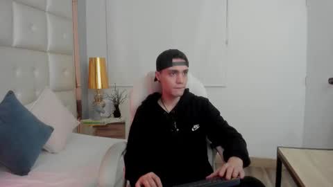 dark_sun333 online show from December 20, 4:52 am