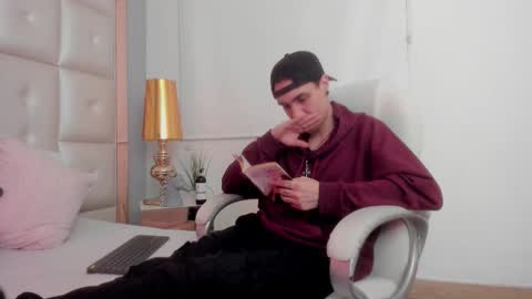 dark_sun333 online show from November 30, 1:56 am