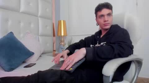 dark_sun333 online show from November 24, 2:10 am