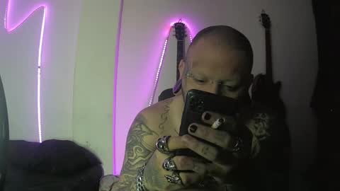 Snapshot of darkclothes chatting on February 3, 10:47 am darkclothes online show from February 3, 10:47 am