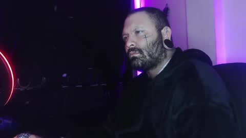 Snapshot of darkclothes chatting on February 23, 4:39 am darkclothes online show from February 23, 4:39 am