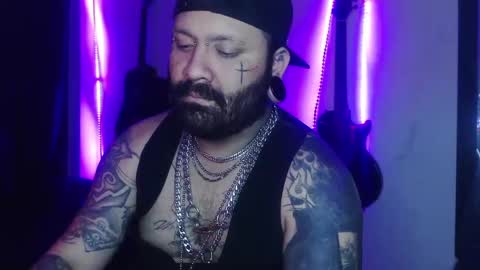 Snapshot of darkclothes chatting on March 4, 2:06 am darkclothes online show from March 4, 2:06 am