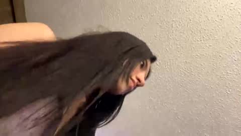 darkpleasuress online show from April 13, 9:35 am