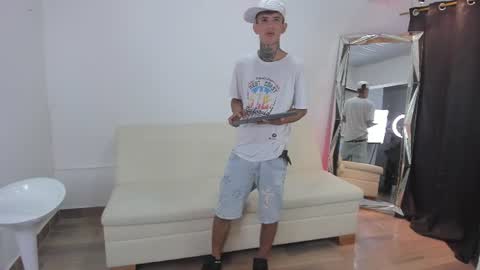darwin_stark online show from June 12, 10:58 am