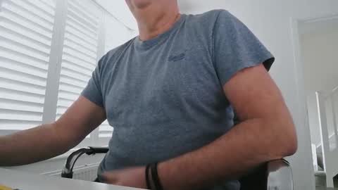 davesu12345 online show from January 16, 10:24 am