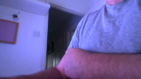 davesu12345 online show from February 10, 8:20 am