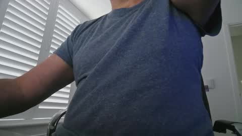 davesu12345 online show from February 25, 8:18 am