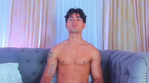Snapshot of davidaponte017 chatting on February 23, 2:35 pm davidaponte online show from February 23, 2:35 pm