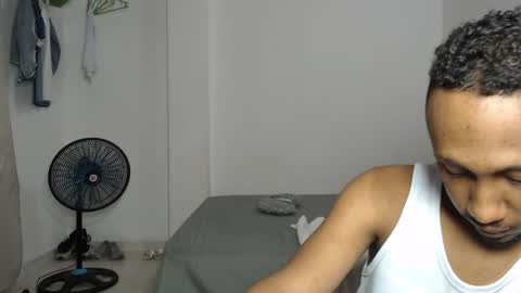 Snapshot of davidberrocal chatting on September 28, 4:32 am DavidSexxx777 online show from September 28, 4:32 am