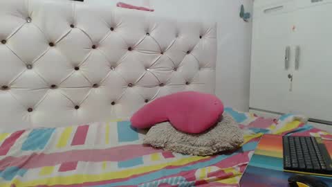 instagram  catherin dayana reina online show from March 7, 6:11 pm