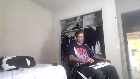 Snapshot of dbfroge chatting on October 28, 10:05 am dbfroge online show from October 28, 10:05 am