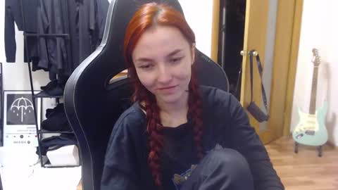 Snapshot of dead_girll chatting on December 4, 12:02 am freak online show from December 4, 12:02 am