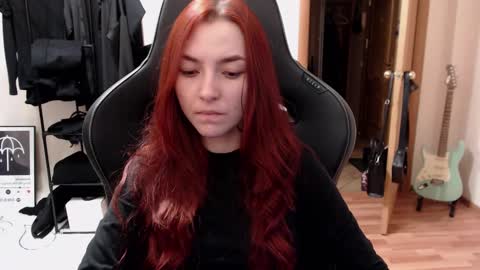 Snapshot of dead_girll chatting on December 17, 9:16 pm freak online show from December 17, 9:16 pm