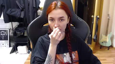 Snapshot of dead_girll chatting on December 21, 10:19 pm freak online show from December 21, 10:19 pm