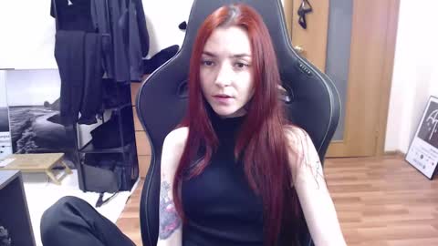 Snapshot of dead_girll chatting on March 12, 9:24 pm freak online show from March 12, 9:24 pm