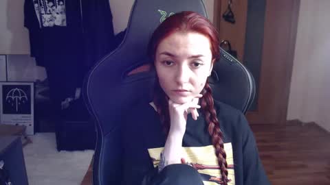Snapshot of dead_girll chatting on February 19, 9:25 pm freak online show from February 19, 9:25 pm