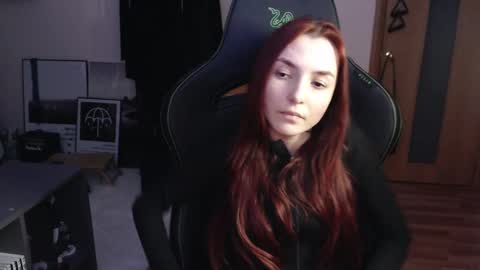 Snapshot of dead_girll chatting on March 6, 10:15 pm freak online show from March 6, 10:15 pm