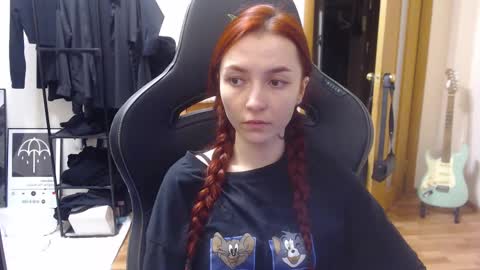 Snapshot of dead_girll chatting on December 3, 8:55 pm freak online show from December 3, 8:55 pm