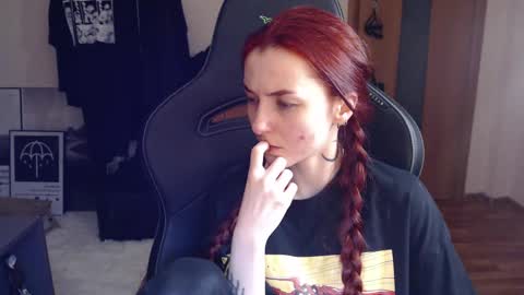 Snapshot of dead_girll chatting on February 20, 12:30 am freak online show from February 20, 12:30 am