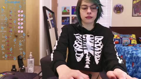 Snapshot of deadratsoup chatting on February 4, 3:26 pm Rat online show from February 4, 3:26 pm