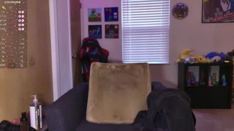 Snapshot of deadratsoup chatting on September 18, 4:22 pm Rat online show from September 18, 4:22 pm