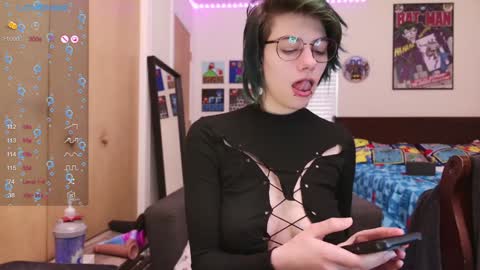 Snapshot of deadratsoup chatting on January 16, 4:28 pm Rat online show from January 16, 4:28 pm