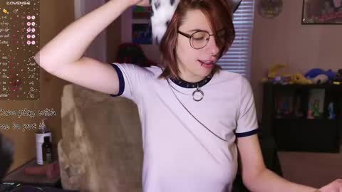 Snapshot of deadratsoup chatting on October 6, 3:08 pm Rat online show from October 6, 3:08 pm