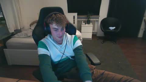 Dean online show from November 25, 9:24 pm