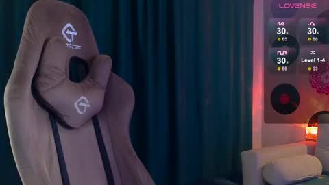 Samuel online show from April 9, 8:36 pm