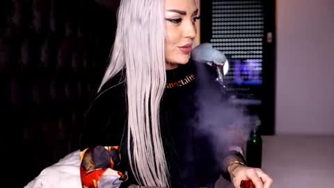   Tikhomirov old usersname    Instagram- tikhomirovandreea17 Twitter DeeaOfficial17  online show from January 19, 9:33 am