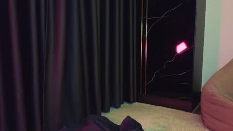 deedeedoll online show from April 24, 11:01 am