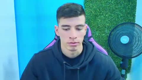 Snapshot of deiby_baby chatting on February 17, 7:23 pm DEIBY online show from February 17, 7:23 pm