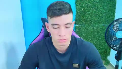 Snapshot of deiby_baby chatting on February 12, 3:07 am DEIBY online show from February 12, 3:07 am