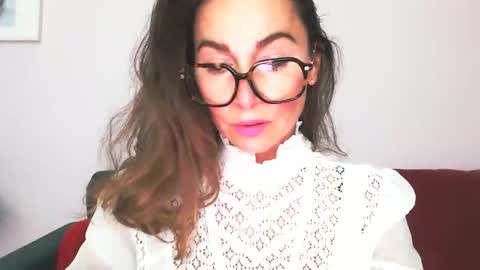 Snapshot of delilah_sweet chatting on September 15, 3:02 pm delilah_sweet online show from September 15, 3:02 pm