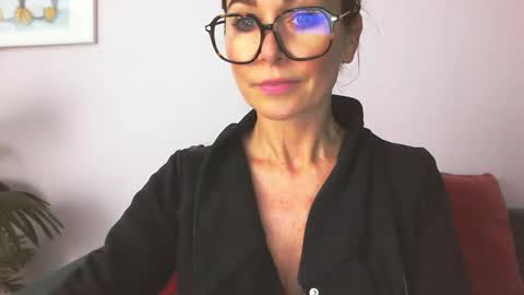 Snapshot of delilah_sweet chatting on October 20, 3:28 pm delilah_sweet online show from October 20, 3:28 pm