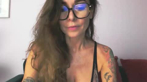 Snapshot of delilah_sweet chatting on October 13, 3:36 pm delilah_sweet online show from October 13, 3:36 pm