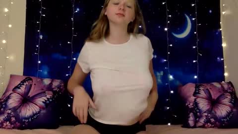 DelilaLove3412 online show from April 3, 11:55 pm