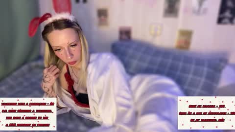 Della online show from February 14, 1:58 pm