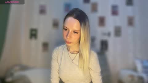 Della online show from February 11, 9:57 am