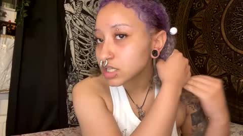 Snapshot of deluxxxeblu chatting on January 21, 1:08 am TankinBody online show from January 21, 1:08 am