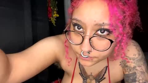 Snapshot of deluxxxeblu chatting on February 27, 6:42 pm TankinBody online show from February 27, 6:42 pm