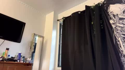 Snapshot of deluxxxeblu chatting on January 29, 7:11 pm TankinBody online show from January 29, 7:11 pm