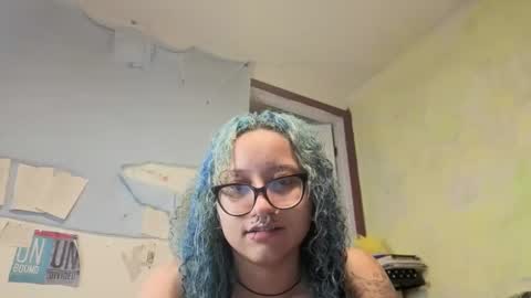 Snapshot of deluxxxeblu chatting on October 5, 6:11 am TankinBody online show from October 5, 6:11 am