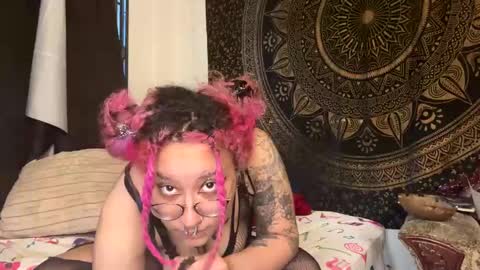 Snapshot of deluxxxeblu chatting on March 7, 9:27 pm TankinBody online show from March 7, 9:27 pm