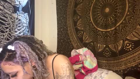 Snapshot of deluxxxeblu chatting on January 24, 6:35 pm TankinBody online show from January 24, 6:35 pm