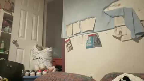 Snapshot of deluxxxeblu chatting on October 21, 4:06 am TankinBody online show from October 21, 4:06 am