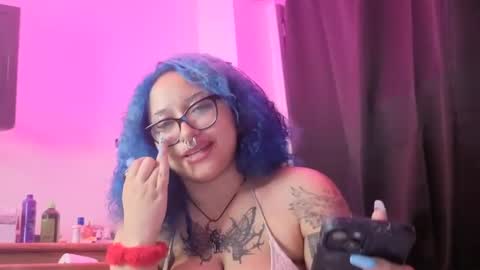 Snapshot of deluxxxeblu chatting on September 19, 1:21 am TankinBody online show from September 19, 1:21 am