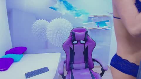 DEMI online show from November 6, 1:36 pm