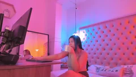 denisse_logan online show from July 7, 2:57 am