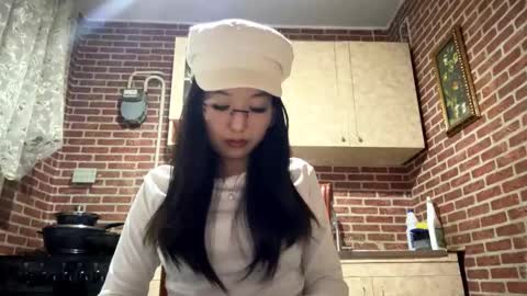 Emma online show from February 17, 3:33 pm